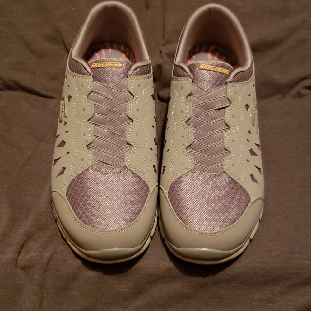 BRAND NEW Sketchers Flex